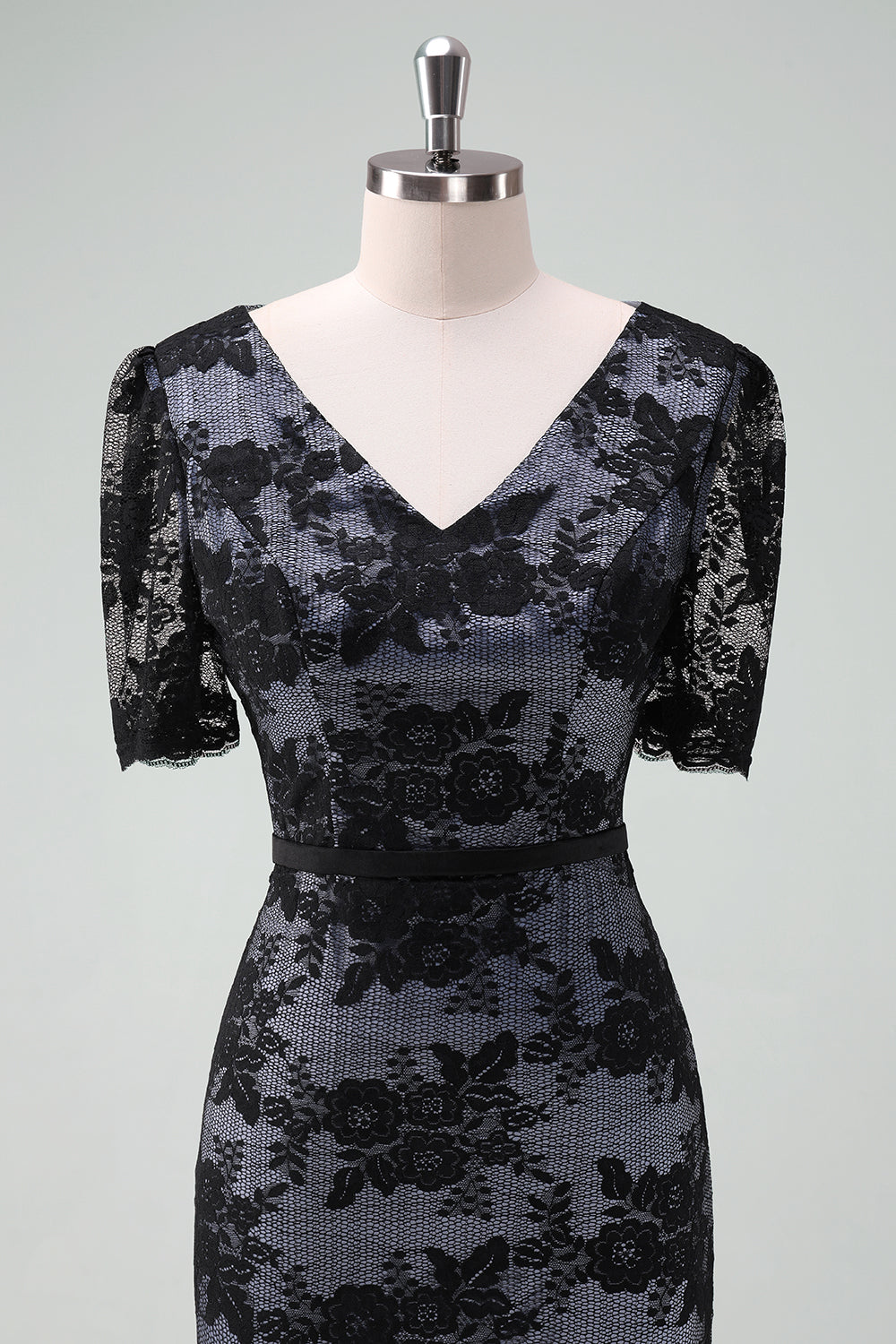 Black V-Neck Lace Sheath Mother of Bride Dress with Short Sleeves