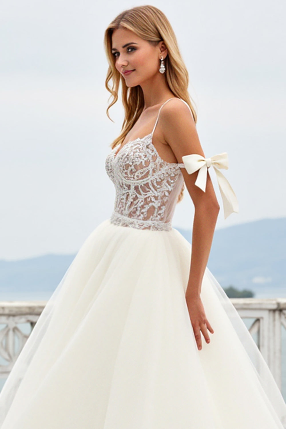 Beach Ivory A-Line Spaghetti Straps Bows Laced Tulle Wedding Dress With Slit