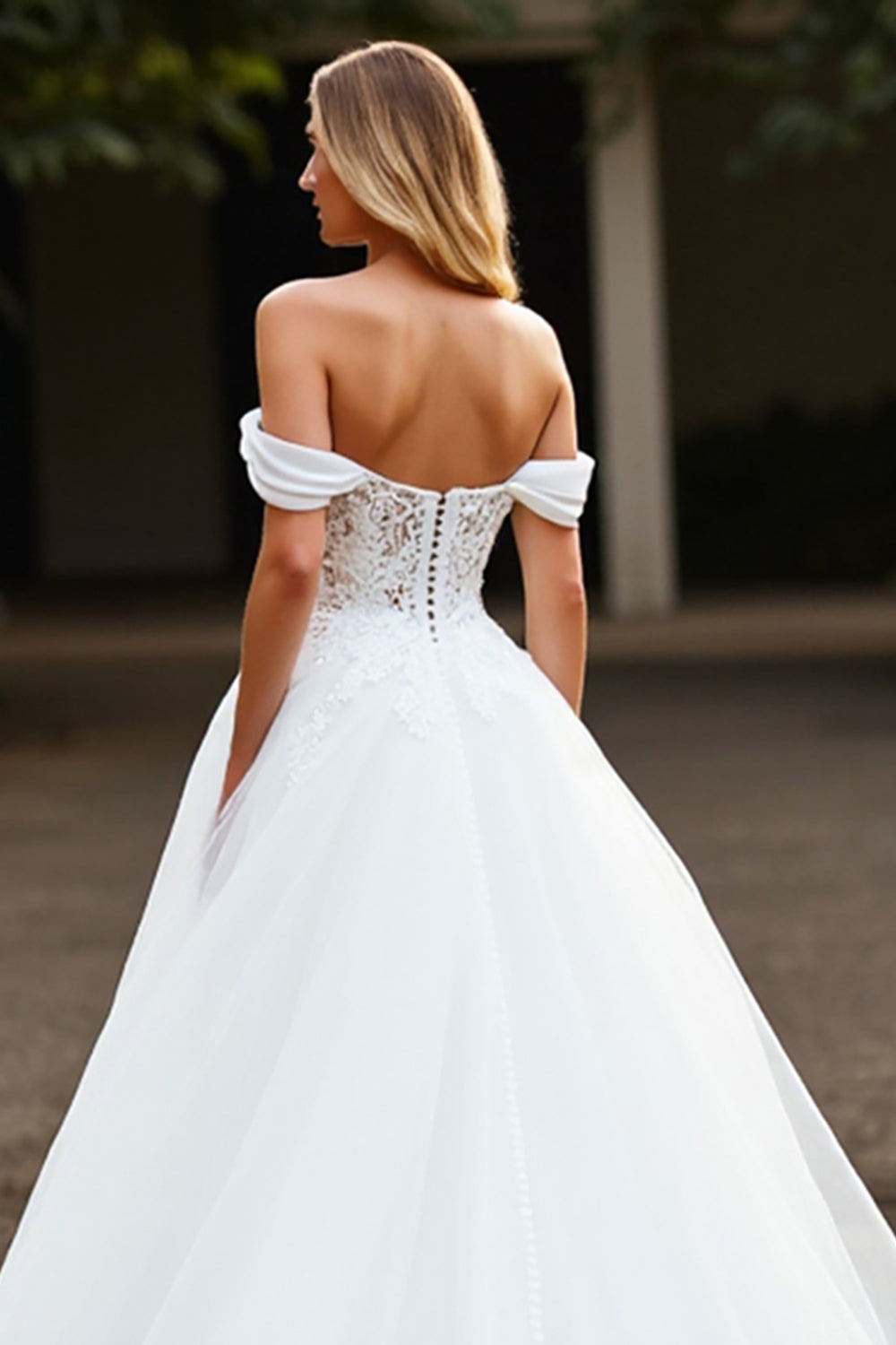White A Line Tulle Boho Sweep Train Wedding Dress with Lace Appliques