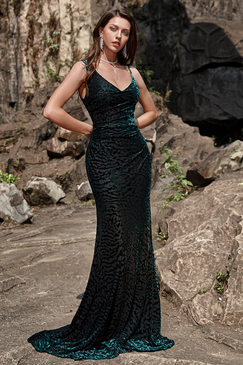 Mermaid Spaghetti Straps V Neck Green Long Velvet Bridesmaid Dress